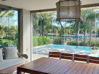 Foto 47 de Excelente casa moderna en Albanueva, como nueva, gran calidad, pileta, amarra frente al rio