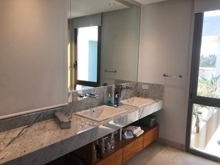 Foto 27 de Excelente casa moderna en Albanueva, como nueva, gran calidad, pileta, amarra frente al rio