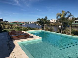 Foto 56 de Excelente casa moderna en Albanueva, como nueva, gran calidad, pileta, amarra frente al rio
