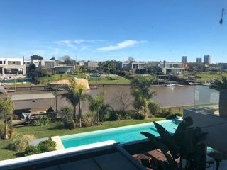 Foto 21 de Excelente casa moderna en Albanueva, como nueva, gran calidad, pileta, amarra frente al rio