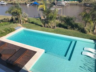 Foto 32 de Excelente casa moderna en Albanueva, como nueva, gran calidad, pileta, amarra frente al rio