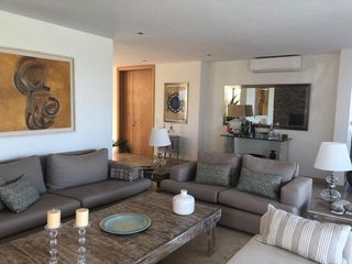 Foto 20 de Excelente casa moderna en Albanueva, como nueva, gran calidad, pileta, amarra frente al rio