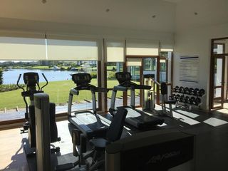 Foto 136 de Excelente casa moderna en Albanueva, como nueva, gran calidad, pileta, amarra frente al rio