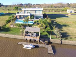 Foto 61 de Excelente casa moderna en Albanueva, como nueva, gran calidad, pileta, amarra frente al rio