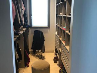 Foto 17 de Excelente casa moderna en Albanueva, como nueva, gran calidad, pileta, amarra frente al rio