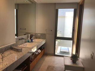 Foto 23 de Excelente casa moderna en Albanueva, como nueva, gran calidad, pileta, amarra frente al rio