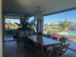 Foto 45 de Excelente casa moderna en Albanueva, como nueva, gran calidad, pileta, amarra frente al rio