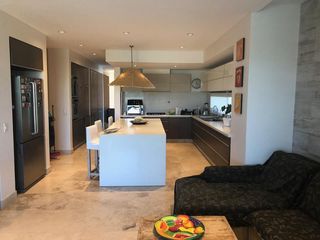 Foto 5 de Excelente casa moderna en Albanueva, como nueva, gran calidad, pileta, amarra frente al rio