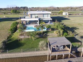 Foto 66 de Excelente casa moderna en Albanueva, como nueva, gran calidad, pileta, amarra frente al rio