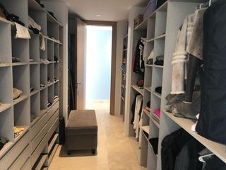 Foto 28 de Excelente casa moderna en Albanueva, como nueva, gran calidad, pileta, amarra frente al rio