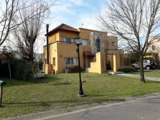 Foto 2 de Casa en el Barrio San Isidro Labrador.