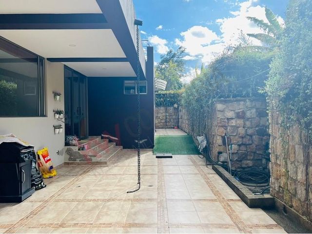 VENDO CASA ESPECTACULAR EN LA CALERA