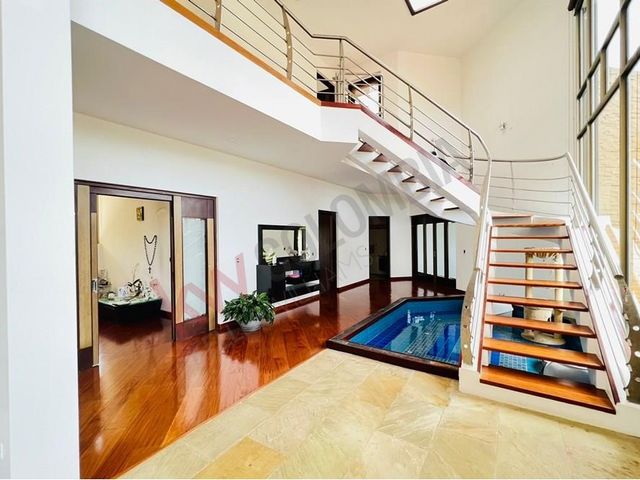 VENDO CASA ESPECTACULAR EN LA CALERA