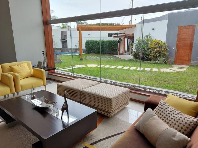 VENDO CASA EN URB. LAS LAGUNAS - LA MOLINA