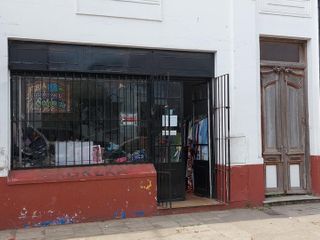 OPORTUNIDAD, Casa a reciclar - A la venta en el centro de Cañuelas