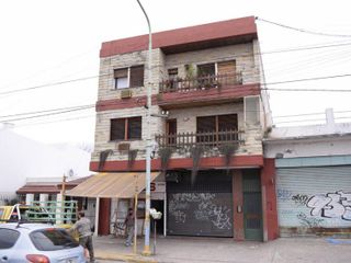 PH en venta - 3 dormitorios 2 baños - 182 mts2 - La Plata