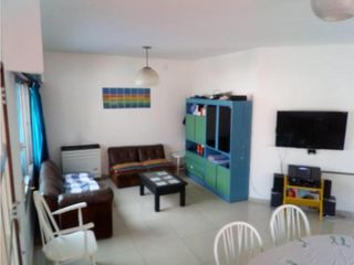 Foto 5 de CASA DE 5 AMB EN IMPECABLE ESTADO A PASOS DE AV. CAZÓN