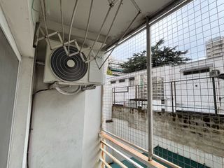 Departamento en alquiler monoambiente con balcon al contrafrente en Flores, CABA.