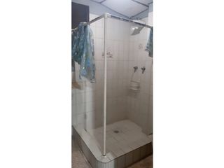 Foto 11 de VENDO AMPLIA CASA EN SAMANES 3