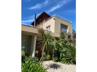 Foto 4 de CARILO - AVESTRUZ Y ROBLES - CASA EN VENTA.