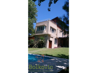 Foto 3 de CARILO - AVESTRUZ Y ROBLES - CASA EN VENTA.