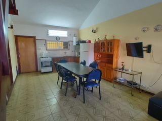 Casa en venta con 3 dormitorios mas departamento 3 ambientes