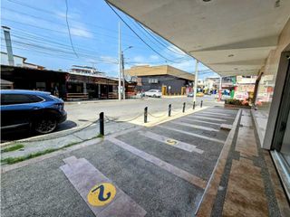 Avenida Flavio Reyes, Manta, alquilo amplio local comercial