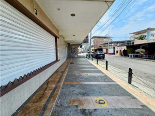 Avenida Flavio Reyes, Manta, alquilo amplio local comercial