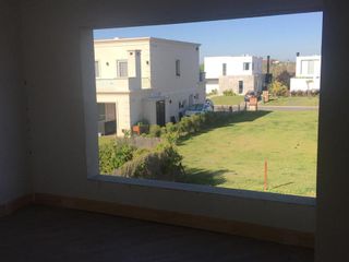 Casa de 5 ambientes con Pileta y Parrilla en Venta - Barrio Cerrado Los Castaños - Nordelta