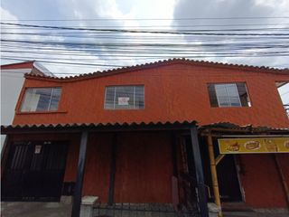 Casa Esquinera con Local Comercial y Vivienda Independiente