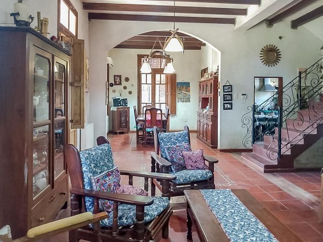 VENTA/PERMUTA - Casa de 4 dormitorios con piscina y jardín, Perez.