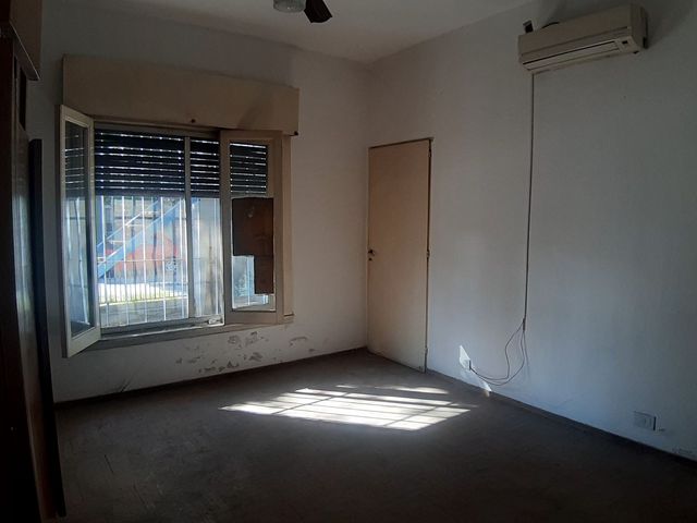 VENTA CASA A REFACCIONAR EN VICTORIA LOTE 10x30