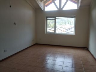 Foto 1 de Se Vende Cómodo Departamento de Dos Dormitorios en Villa P.  La Cascada