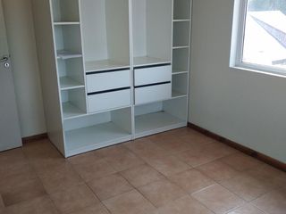 Foto 2 de Se Vende Cómodo Departamento de Dos Dormitorios en Villa P.  La Cascada
