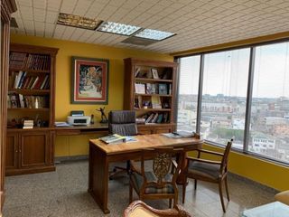 Foto 1 de Norte Guayaquil Edificio Las Camaras oficina amoblada 100 m2