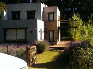 Dúplex en venta - 3 Dormitorios 2 Baños 1 Cochera - 350Mts2 - Mar Azul