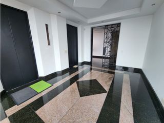 VENTA APARTAMENTO REMODELADO 344M2 3H/4B/3P/1D EL REFUGIO