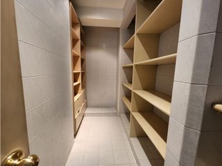 VENTA APARTAMENTO REMODELADO 344M2 3H/4B/3P/1D EL REFUGIO