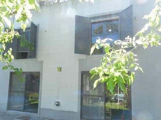 Moderna y confortable Casa en el corazón del Barrio Los Naranjos - Maschwitz - APTO CREDITO