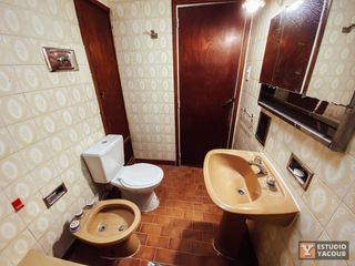 Casa en venta - 4 dormitorios 2 baños - Cocheras - 209mts2 - Tolosa, La Plata