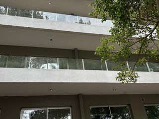 Alquiler departamento 3 ambientes c/2 cocheras, balcon c/parrilla, a estrenar en Punta Chica