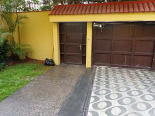 Foto 3 de SE VENDE CASA EN URB. CHAMA - SURCO