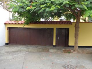 Foto 1 de SE VENDE CASA EN URB. CHAMA - SURCO