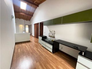 Casa en venta en Envigado - La Intermedia (Tiene zona verde) (CV)