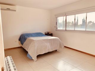 Casa en alquiler - 3 Dormitorios 4 Baños 3 Cocheras - 570Mts2 - Villa Castells, La Plata