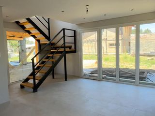 Foto 4 de Venta CASA DUPLEX 3 amb 95m2 a 200m del lago - Bariloche -