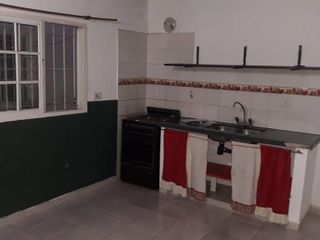 Casa en venta - 2 dormitorios 1 baño - Cochera - 63 mts2 - Ringuelet