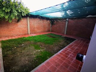 Vende PH, tipo duplex con jardín y cochera - 133 e/ 70 y 71 - La Plata
