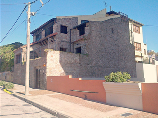 Foto 1 de Importante Casona a metros del mar ideal hostel o renta temporaria. Zona La Perla