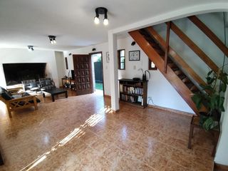 Casa en venta - 5 dormitorios 2 baños - 400Mts2 - Villa Elisa